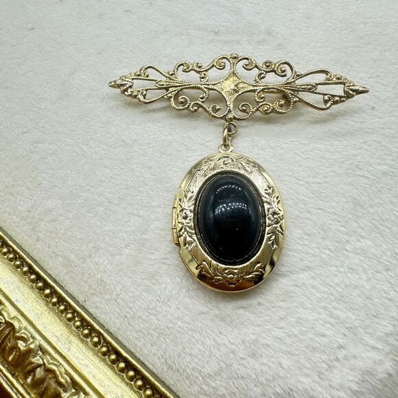 Vintage Gold Bar Pin Brooch Locket Pin Black Cabochon Dangling Locket Jewelry - Picture 1 of 6